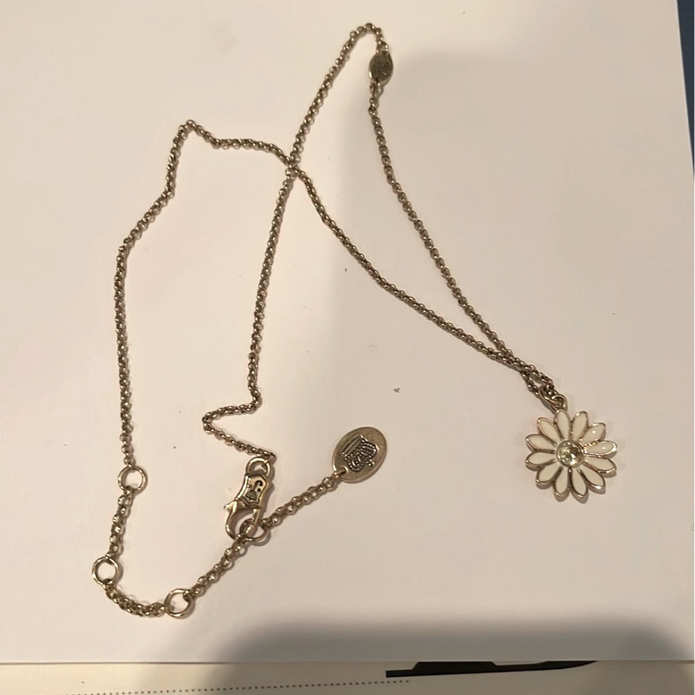 Juicy couture daisy necklace